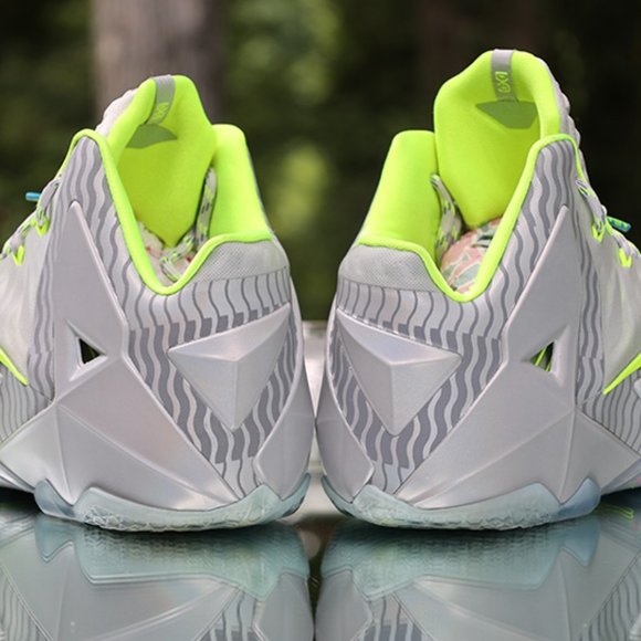 Nike LeBron 11 Maison Luster Volt - Picture 15 of 16